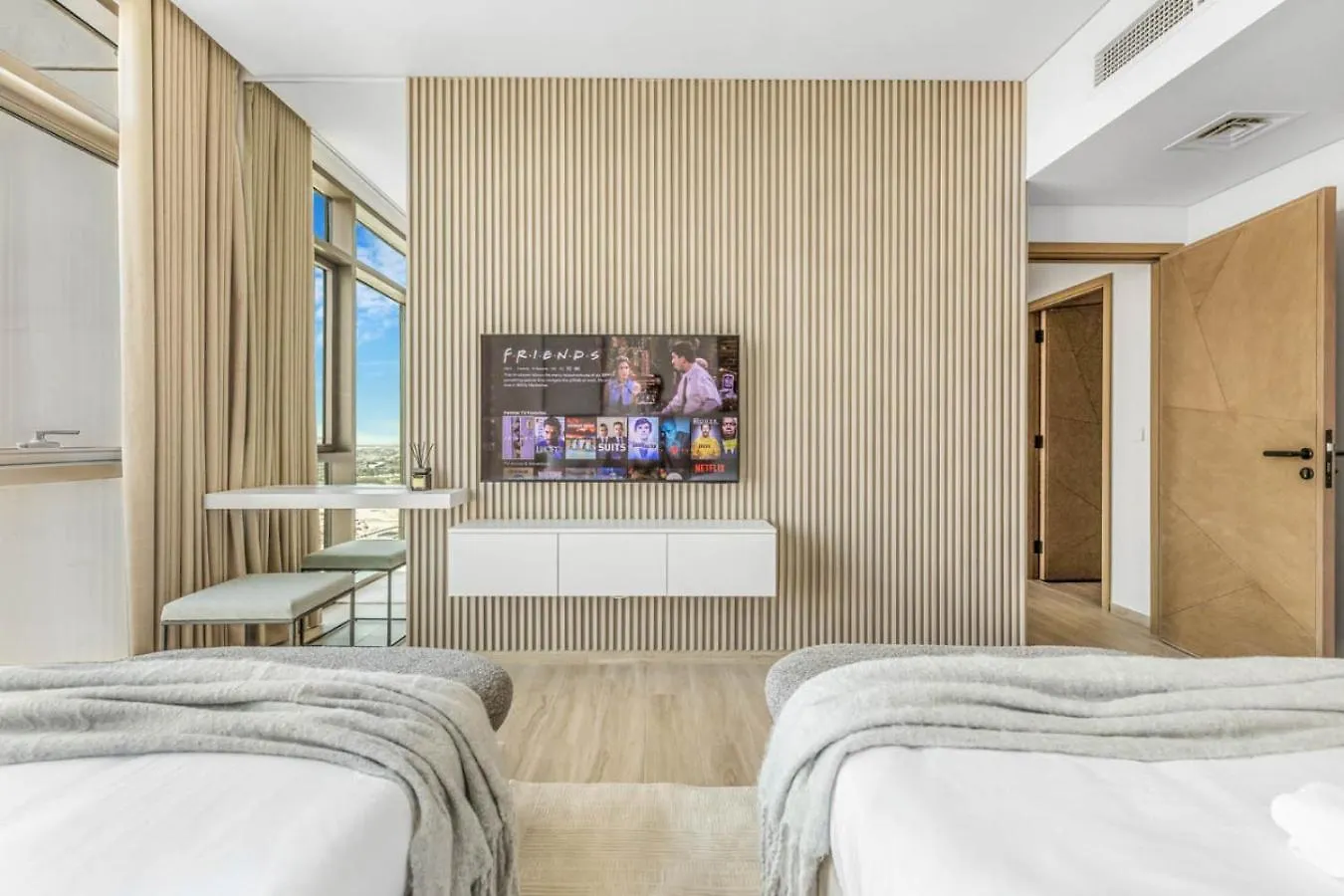 New Beach And Creek View 2Br In Palace Residences Dubai Apartment